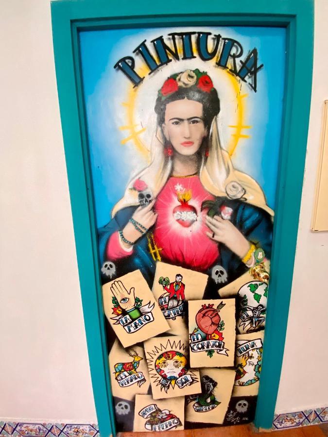 Hostel Kitsch Art *
